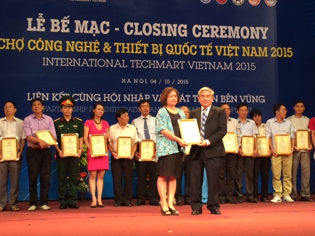 Nữ nhà khoa học tiêu biểu của Viện Hóa học Các hợp chất thiên nhiên, PGS.TS. Lê Mai Hương